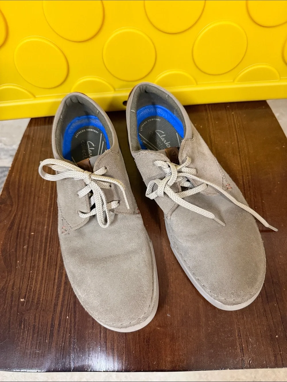 Clarks Men’s Chukka Boots in Taupe Suede Size 9